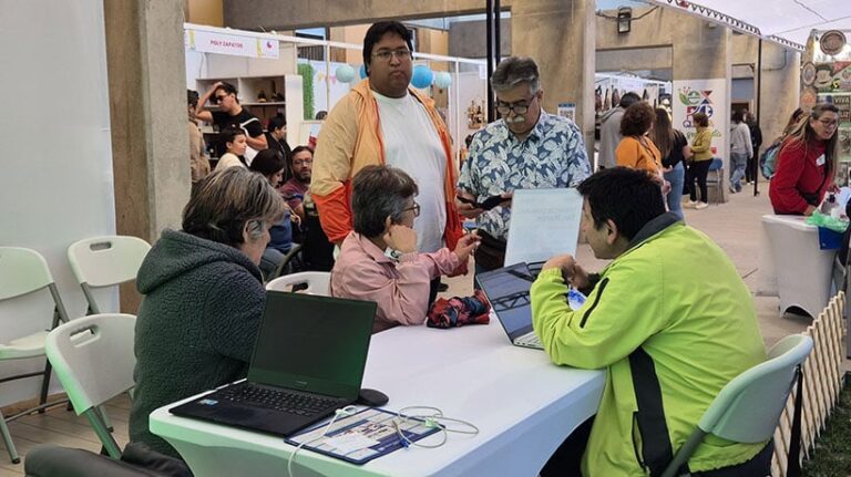 Salud Quillota impulsa innovación y bienestar en Expo Quillota 2025